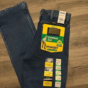 New Wrangler Cowboy cut jeans. 29x32 slim fit. Irregular